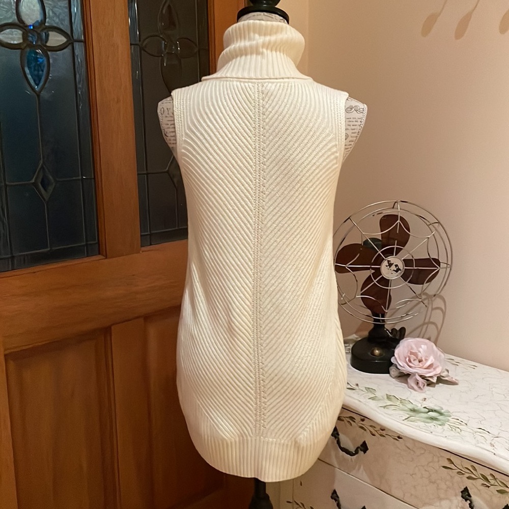 FOREVER NEW Sleeveless Turtle Neck Knitted Top - Picture 3 of 4